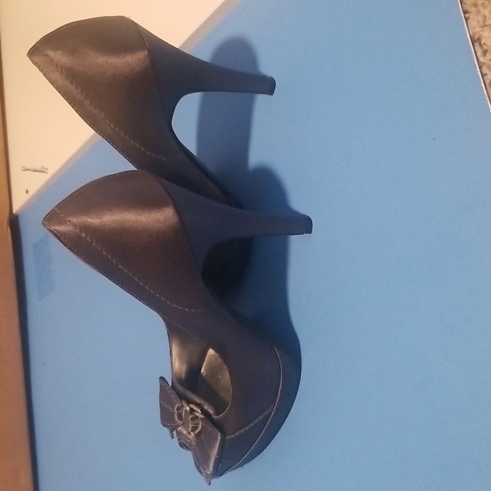 Charlotte Russe grey high heel size 8 new without tags or box